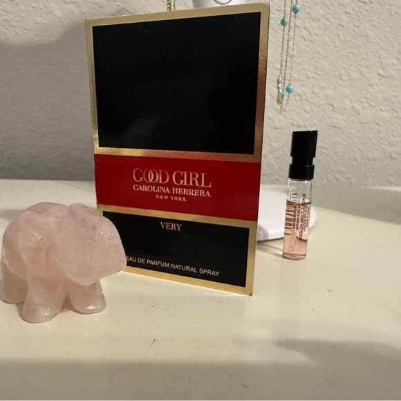 New💕4/30💕Very Good Girl Carolina Herrera - Picture 2 of 6